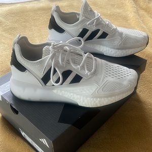 PRICE DROPPED Adidas sneakers-worn, in excellent condition. Sz 8